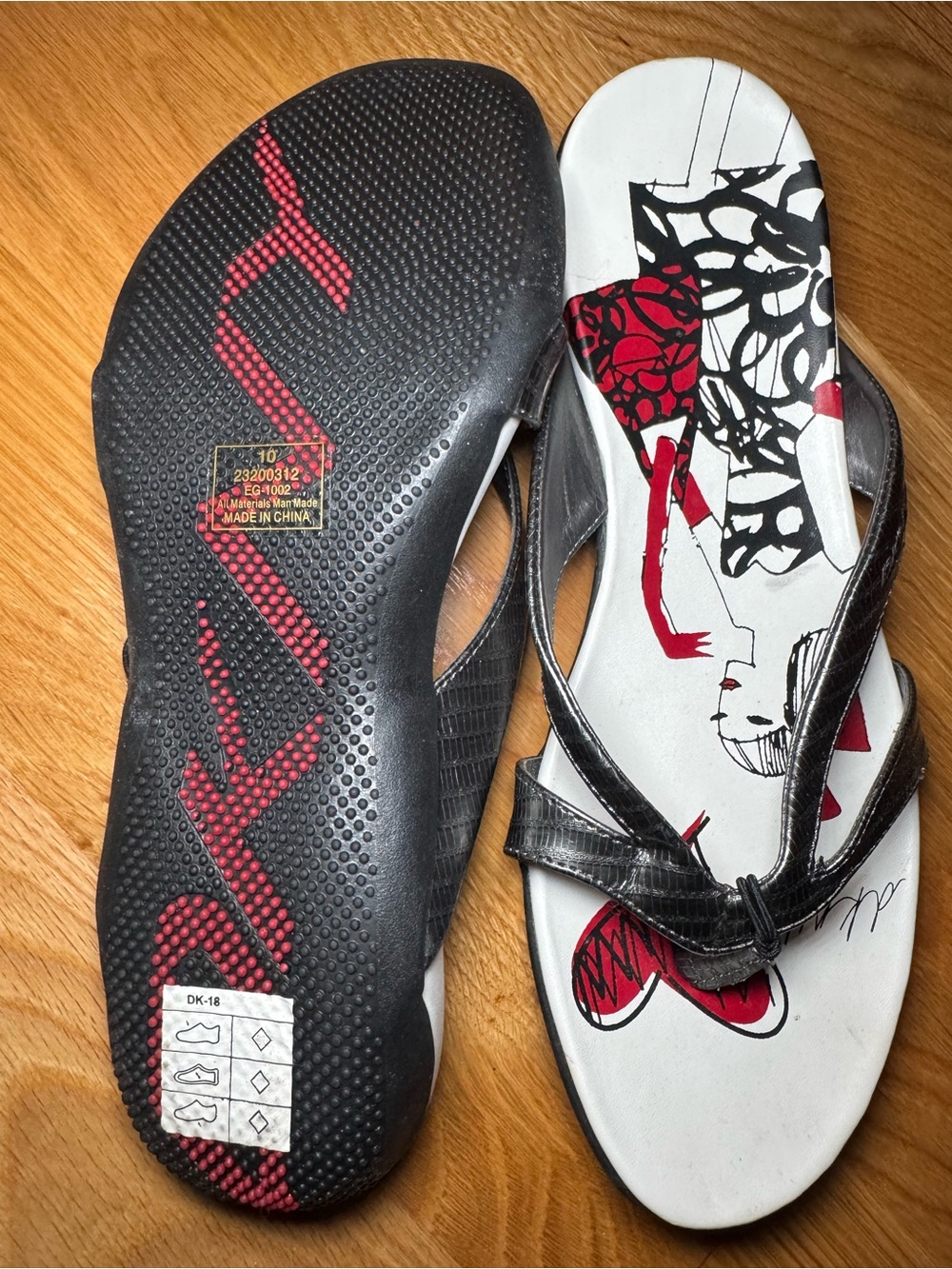 DKNY Women’s Size 10 Black White Red Graphic Thong Sandals Y2K